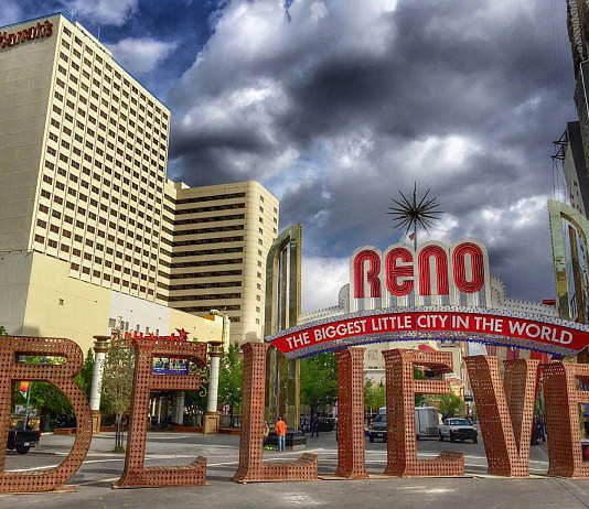 La Ciudad de Reno adquiere la escultura BELIEVE creada por Laura Kimpton