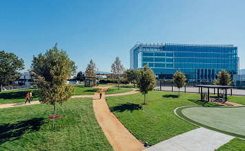 Novedoso Parque Elevado en Silicon Valley lleva Amenidades del Espacio