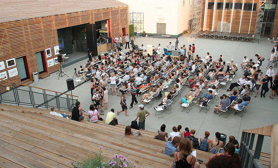 Strelka Institute Lecture at the Courtyard of the School : Photo © Strelka Institute