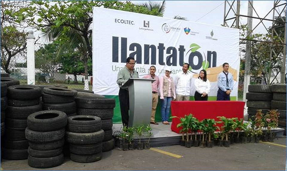 Firman municipio de Veracruz y Ecoltec convenio para recolección de llantas usadas : Fotografía © Ecoltec