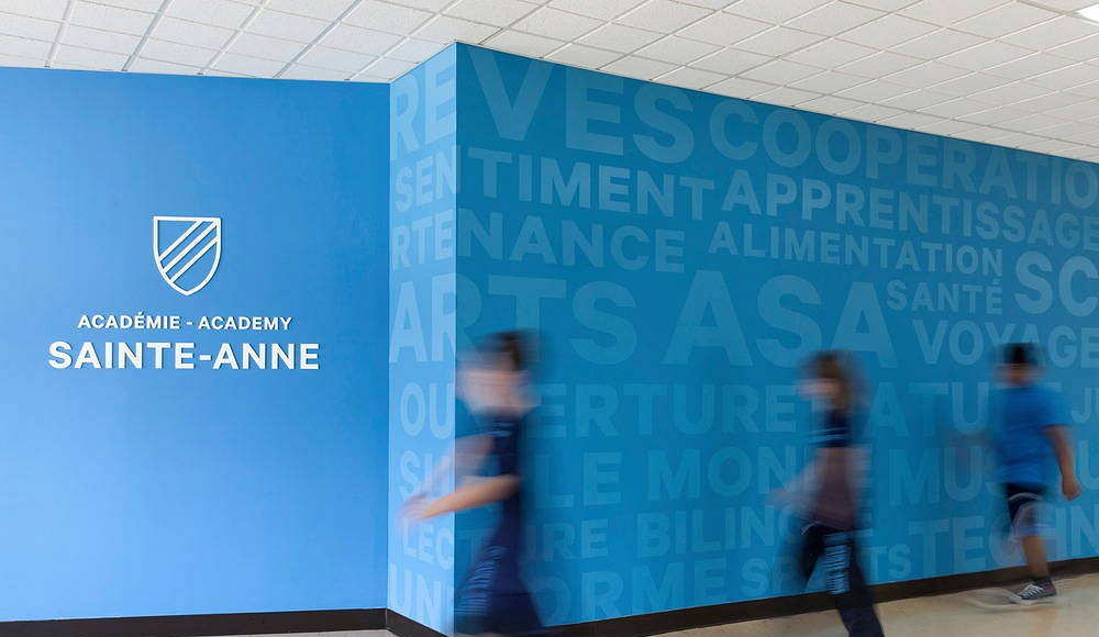 Sainte-Anne Academy Hallway & values wall : Photo credit © Maxime Brouillet