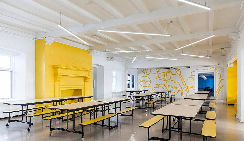 Sainte-Anne Academy Yellow cafeteria : Photo credit © Maxime Brouillet