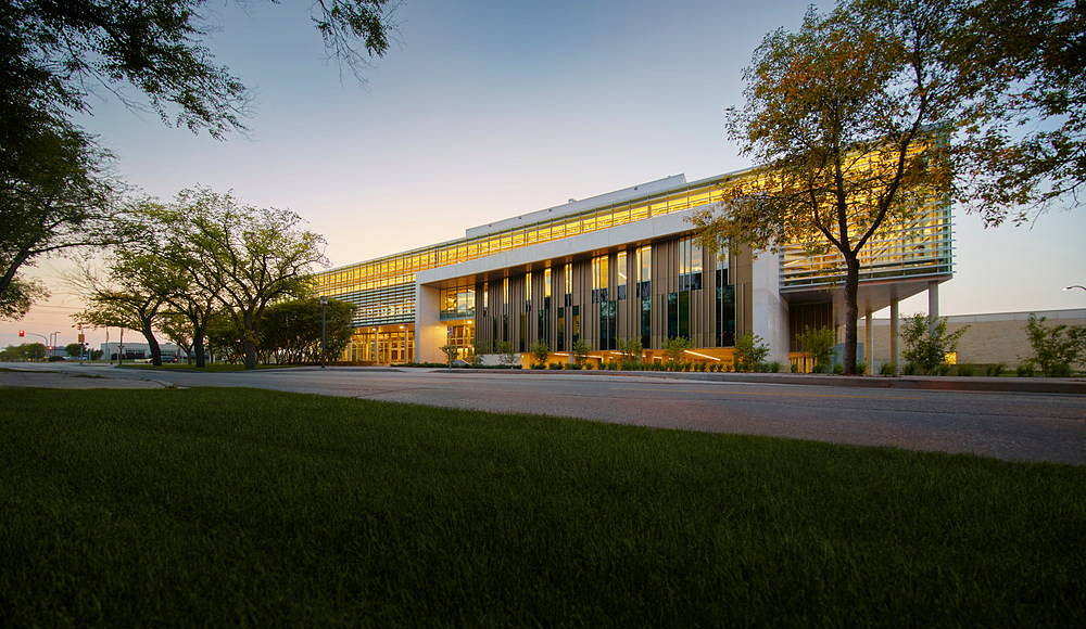 Active Living Centre at the University of Manitoba by Cibinel Architecture and Batteriid Architects : Photo © Jerry Grajewski