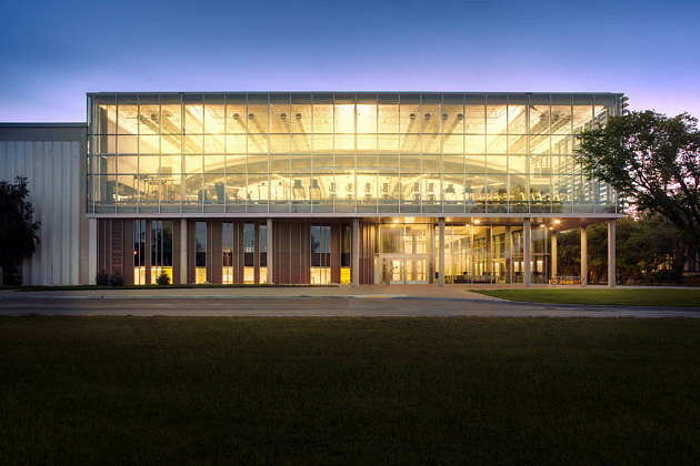 Active Living Centre at the University of Manitoba by Cibinel Architecture and Batteriid Architects : Photo © Jerry Grajewski