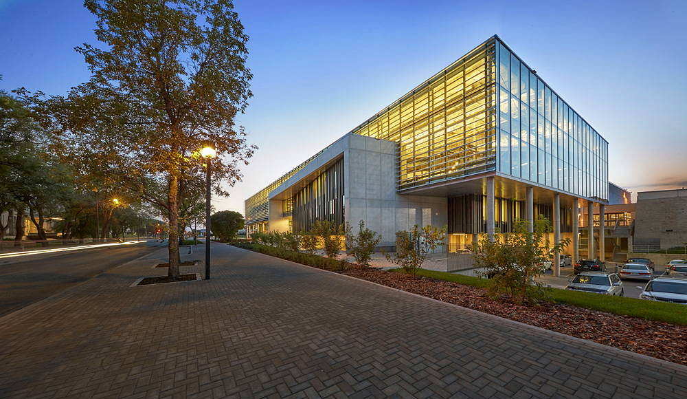 Active Living Centre at the University of Manitoba by Cibinel Architecture and Batteriid Architects : Photo © Jerry Grajewski