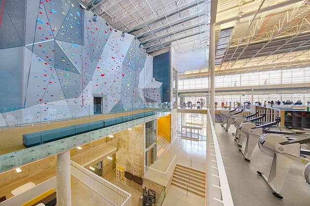 Active Living Centre at the University of Manitoba by Cibinel Architecture and Batteriid Architects : Photo © Jerry Grajewski