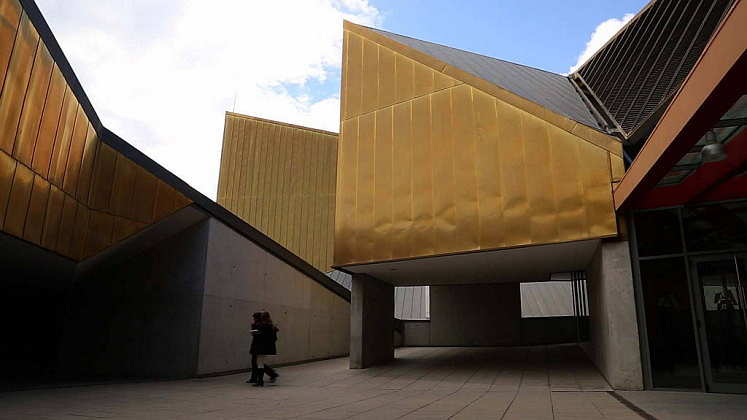 Atlàntida Performing Arts Centre (2004-2010) in Vic, by Josep Llinàs, Josep Llobet, Pedro Ayesta, Laia Vives : Photo © Isaki Lacuesta