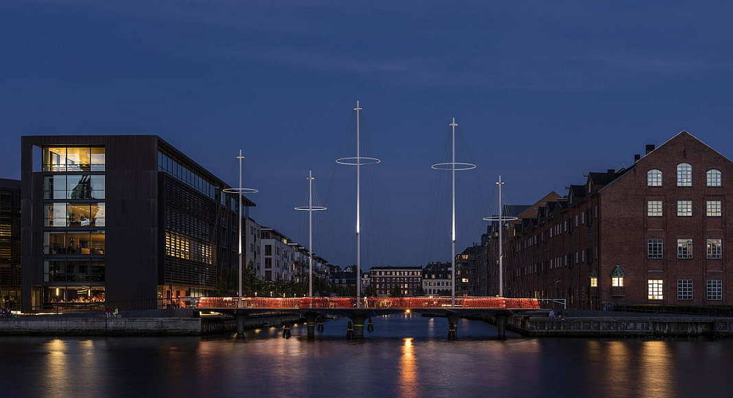 Olafur Eliasson Cirkelbroen, 2015 25 x 19.6 x 39.3 m Christianshavns Kanal, Copenhagen, 2015 : Photo: Anders Sune Berg, for Nordea-fonden A gift from Nordea-fonden to the city of Copenhagen © Olafur Eliasson