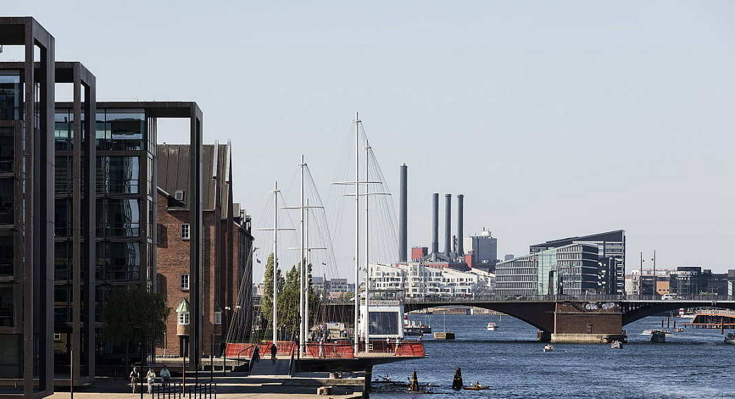 Olafur Eliasson Cirkelbroen, 2015 25 x 19.6 x 39.3 m Christianshavns Kanal, Copenhagen, 2015 : Photo: Anders Sune Berg, for Nordea-fonden A gift from Nordea-fonden to the city of Copenhagen © Olafur Eliasson