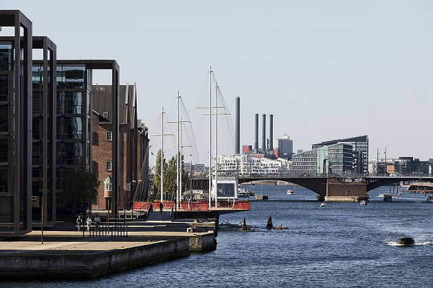 Olafur Eliasson Cirkelbroen, 2015 25 x 19.6 x 39.3 m Christianshavns Kanal, Copenhagen, 2015 : Photo: Anders Sune Berg, for Nordea-fonden A gift from Nordea-fonden to the city of Copenhagen © Olafur Eliasson