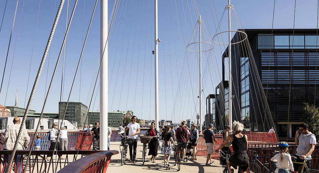 Olafur Eliasson Cirkelbroen, 2015 25 x 19.6 x 39.3 m Christianshavns Kanal, Copenhagen, 2015 : Photo: Anders Sune Berg, for Nordea-fonden A gift from Nordea-fonden to the city of Copenhagen © Olafur Eliasson