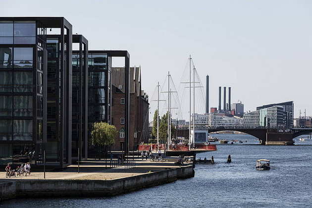 Olafur Eliasson Cirkelbroen, 2015 25 x 19.6 x 39.3 m Christianshavns Kanal, Copenhagen, 2015 : Photo: Anders Sune Berg, for Nordea-fonden A gift from Nordea-fonden to the city of Copenhagen © Olafur Eliasson