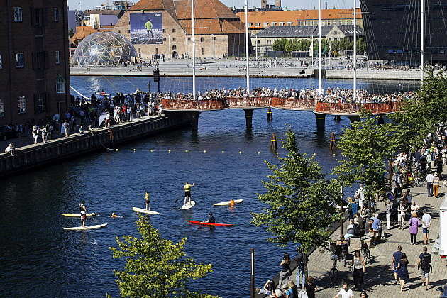 Olafur Eliasson Cirkelbroen, 2015 25 x 19.6 x 39.3 m Christianshavns Kanal, Copenhagen, 2015 : Photo: Søren Svendsen, for Nordea-fonden A gift from Nordea-fonden to the city of Copenhagen © Olafur Eliasson