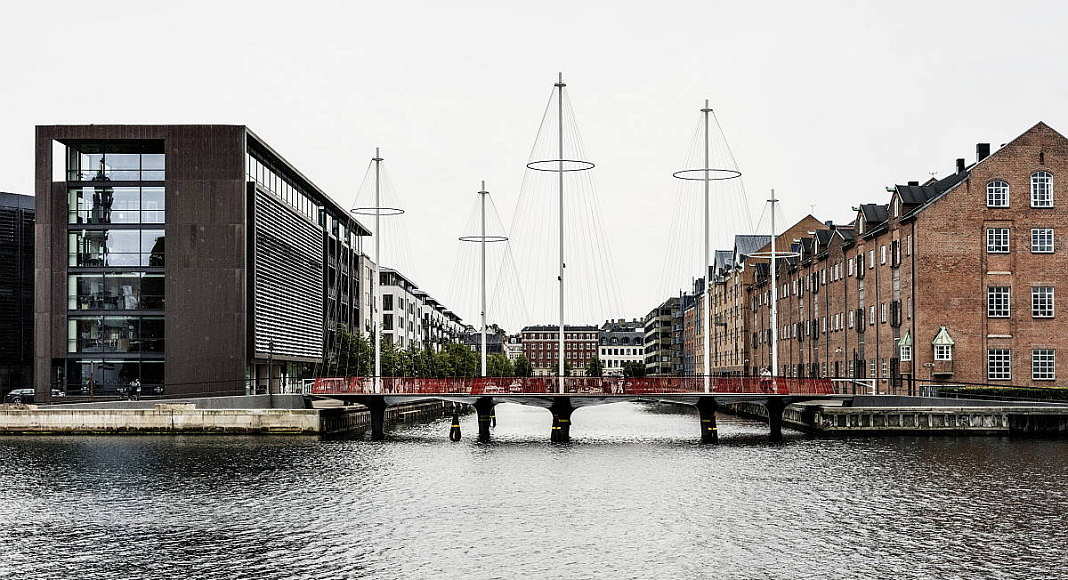 Olafur Eliasson Cirkelbroen, 2015 25 x 19.6 x 39.3 m Christianshavns Kanal, Copenhagen, 2015 : Photo: Anders Sune Berg, for Nordea-fonden A gift from Nordea-fonden to the city of Copenhagen © Olafur Eliasson