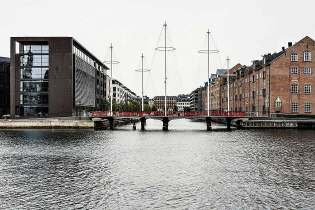 Olafur Eliasson Cirkelbroen, 2015 25 x 19.6 x 39.3 m Christianshavns Kanal, Copenhagen, 2015 : Photo: Anders Sune Berg, for Nordea-fonden A gift from Nordea-fonden to the city of Copenhagen © Olafur Eliasson