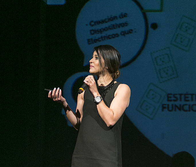 La conductora Chantal Torres durante el lanzamiento de la línea Orion de Schneider Electric México en el Foro Masaryk : Fotografía © Schneider Electric México