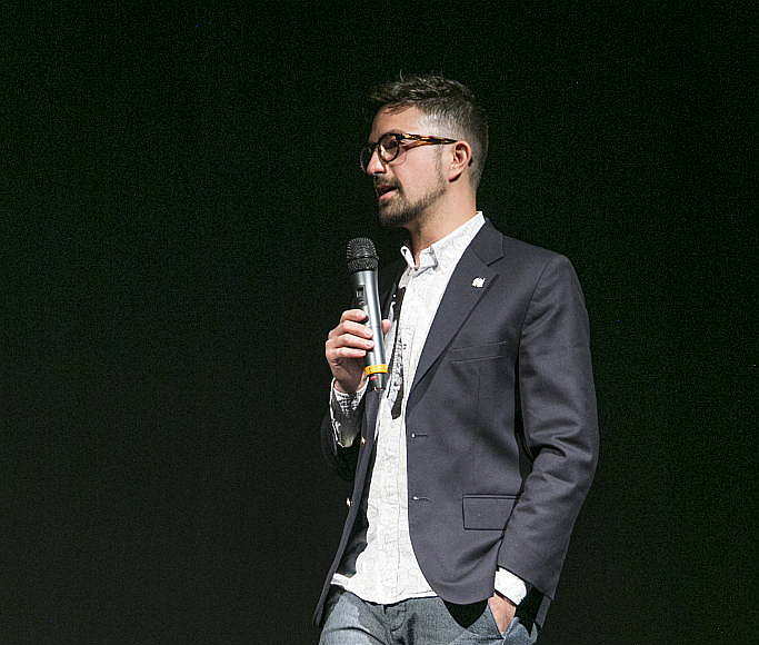 El Muralista Jorge Tellaeche durante el lanzamiento de la línea Orion de Schneider Electric México en el Foro Masaryk : Fotografía © Schneider Electric México