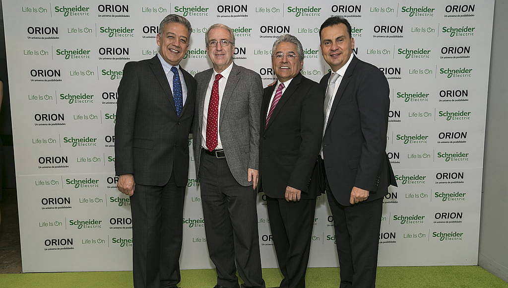 Personalidades durante el lanzamiento de la línea Orion de Schneider Electric México en el Foro Masaryk : Fotografía © Schneider Electric México