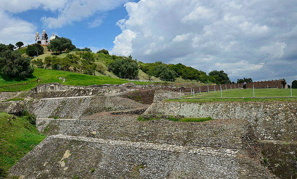 Zona Arqueológica de Cholula, Puebla : Foto © Manuel Curiel INAH