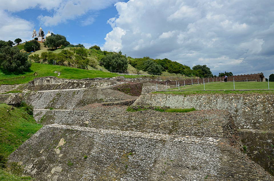 Zona Arqueológica de Cholula, Puebla : Foto © Manuel Curiel INAH