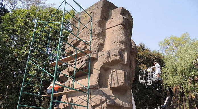Monitorean el estado del monolito de Tláloc El monolito prehispánico es monitoreado por un equipo de conservadores del INAH. Foto © Laboratorio de Conservación MNA