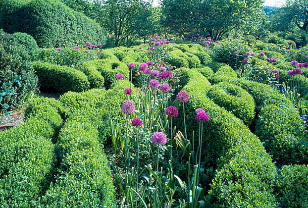 The Latz house and garden in Kranzberg, Germany, Homage to Vignanello, since 1991 : Photo © Monika Nikolic