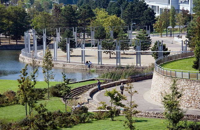 Plateau de Kirchberg, Luxembourg - Parc Central, Urban, landscape and artistic renewal of the European town, since 1991 : Photo © Michael Latz