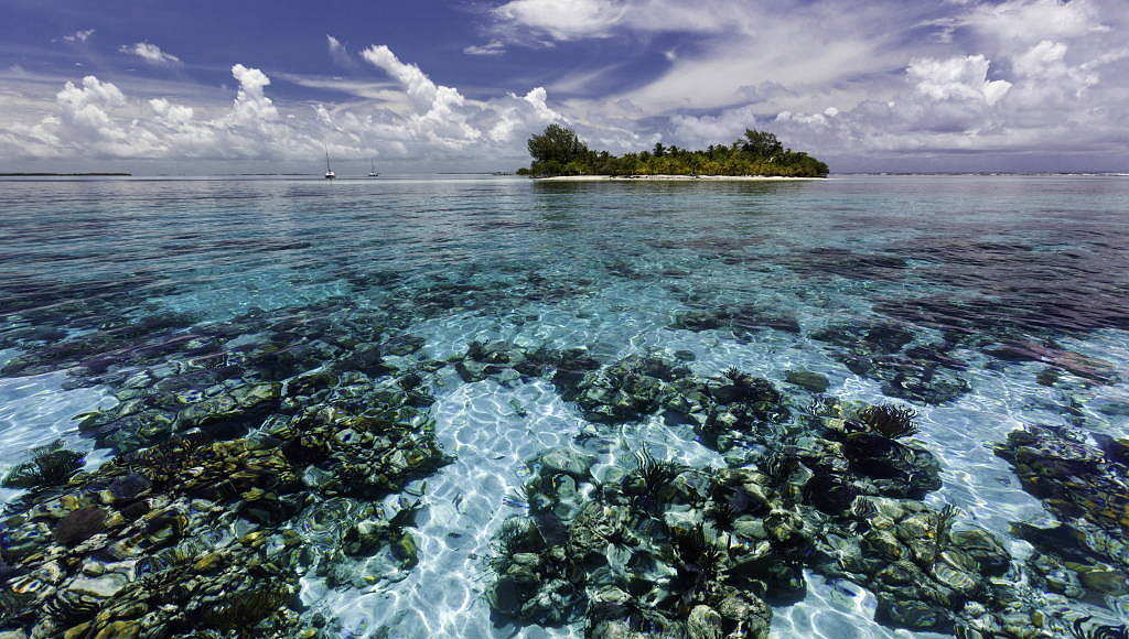 A view of South Water Caye Marine Reserve, one of seven protected areas that make up the Belize Barrier Reef Reserve System World Heritage site : Photo © Antonio Busiello / WWF-US
