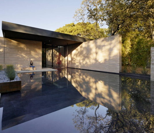 The Center is conceived of as a unification of art, landscape and architecture to replenish and invigorate the spirit : Photo credit © Matthew Millman