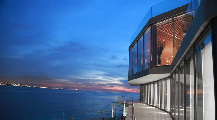 Calypso una Vivienda Escultural Suspendida sobre el Mediterráneo Calypso Residence, located in Jounieh Bay in Lebanon by SOMA Architects : Photo © SOMA Architects