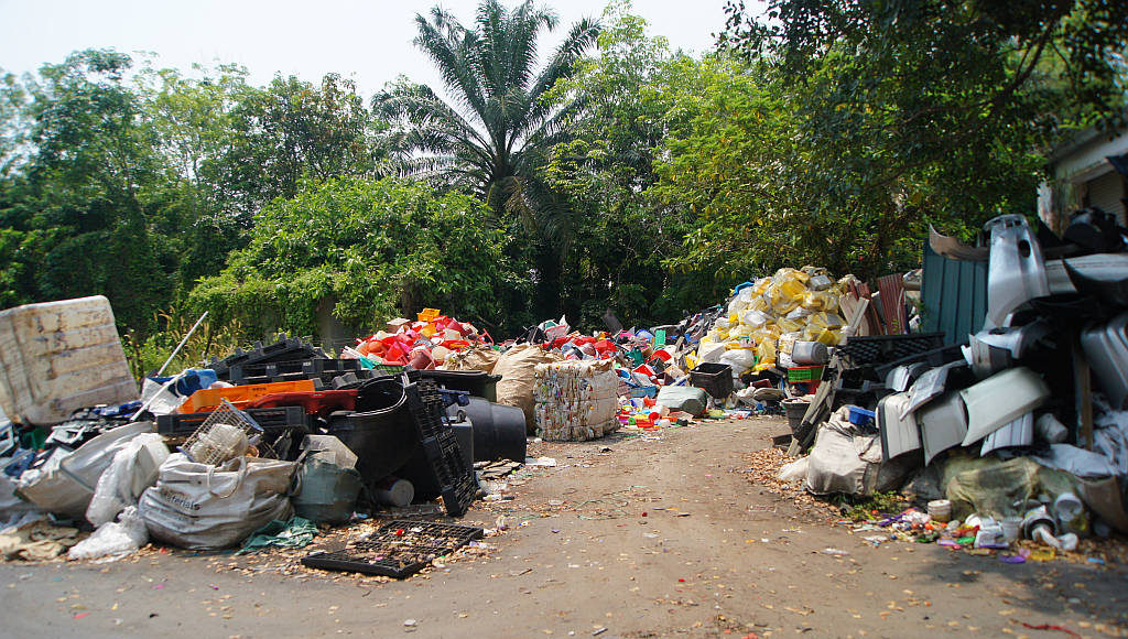 Dumping site image in Malaysia July 2012 : Photo © MIT Senseable City Lab