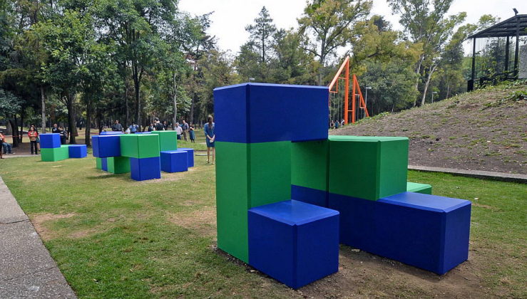 Se trata de equipamientos de juego: Octetra y Cubos de juego, realizados en concreto; Columpio, que cuenta con una estructura de sólo dos líneas, y Escultura de juego, todos hechos bajo los diseños de Noguchi, con el aval de la Fundación Isamu Noguchi de Nueva York : Fogtografía © FSM, cortesía de la Secretaría de Cultura de México