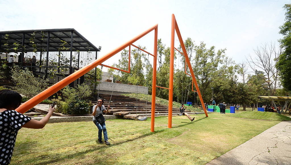 El director del Museo Tamayo, Juan Gaitán, comentó que para ese recinto era de suma importancia exponer la obra de Noguchi : Fogtografía © FSM, cortesía de la Secretaría de Cultura de México