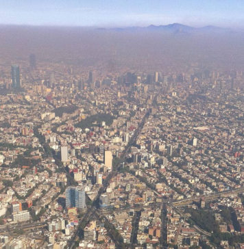 Contaminación en la Ciudad de México : Photo © Wikipedia