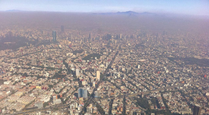 Contaminación en la Ciudad de México : Photo © Wikipedia