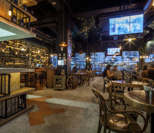 Cantina La Federal Puerto Vallarta Cantina La Federal Puerto Vallarta diseñada por PASQUINEL Studio : Fotografía © Arq. Paul Czitrom - © Arq. Crimson Pasquinel