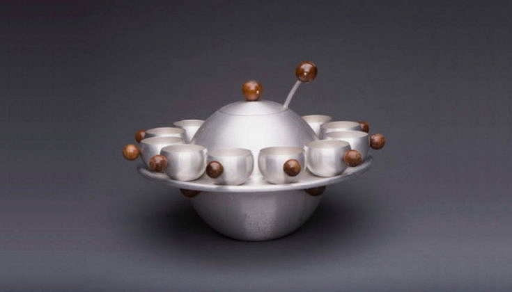 Russel Wright (1904–76) Saturn punch bowl with twelve cups and cup tray Designed ca. 1935 Aluminum, walnut Diameter: 18⅛ inches (46 cm) Produced by Wright Accessories/Raymor, New York, New York : Photo by © Shane Culpepper, Tulsa