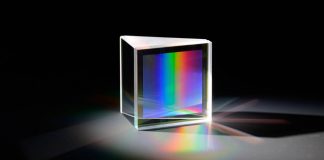 Directly bonded fused silica GRISM (Prism + Grating) with grating at the inner surface: Photo credit © Fraunhofer IAO