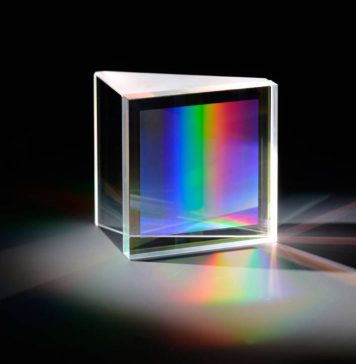 Directly bonded fused silica GRISM (Prism + Grating) with grating at the inner surface: Photo credit © Fraunhofer IAO