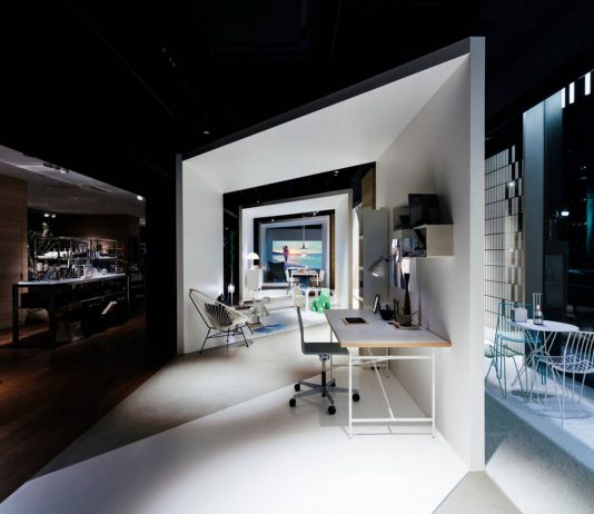 Interior (estudio, sala para niños, comedor, estancia y entretenimiento) : Photo credit © shuntaro (bird + insect)