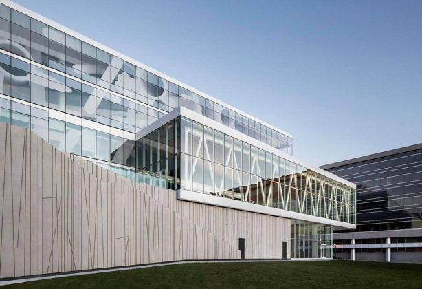 École de technologie supérieure (ÉTS) Montréal by Menkès Shooner Dagenais LeTourneux Architectes : Photo © Stéphane Brugger