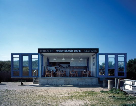 Asif Khan: West Beach Café, Little Hampton, UK, 2008 : Photo © Hélène Binet