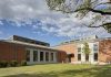 Frente de la Biblioteca Pública en Edgartown : Photo credit © Bob Gothard, courtesy of © Imrey Studio