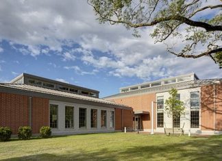 Frente de la Biblioteca Pública en Edgartown : Photo credit © Bob Gothard, courtesy of © Imrey Studio