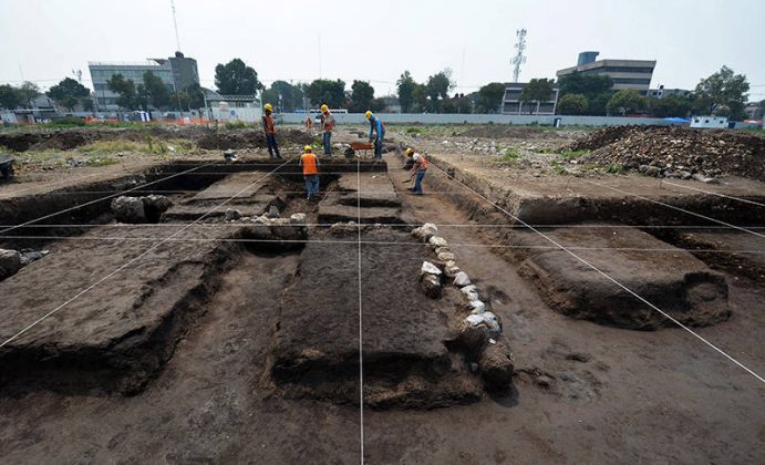 Aspecto del proceso de la excavación de las chinampas en Lorenzo Boturini : Foto © Archivo del proyecto DSA-INAH