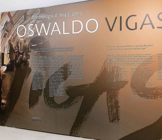 Installation views of “Oswaldo Vigas: Anthological 1943-2013,” curated by Belgica Rodriguez and Katja Weitering, exhibition design by Jowa Imre Kis-Jovak, Museu de Arte Contemporânea da Universidade de São Paulo