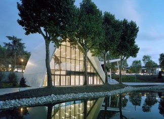 Evergreen campus reception pavilion by Arte Charpentier Architectes : Photo © LK Photographe