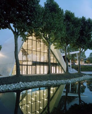 Pabellón de Acceso para el Campus Evergreen Evergreen campus reception pavilion by Arte Charpentier Architectes : Photo © LK Photographe
