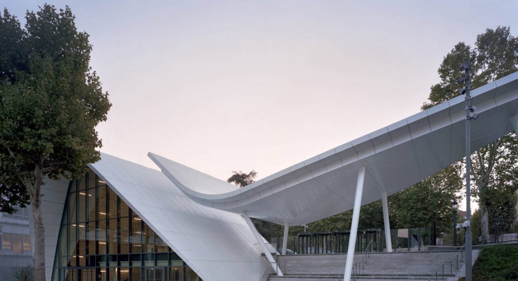 Evergreen campus reception pavilion by Arte Charpentier Architectes : Photo © LK Photographe