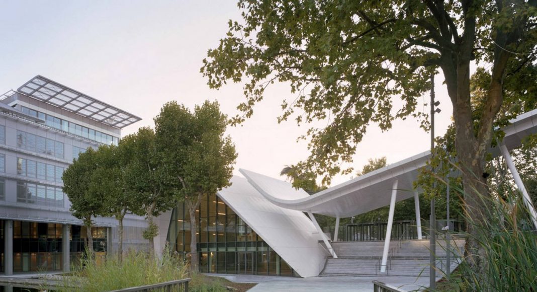 Evergreen campus reception pavilion by Arte Charpentier Architectes : Photo © LK Photographe